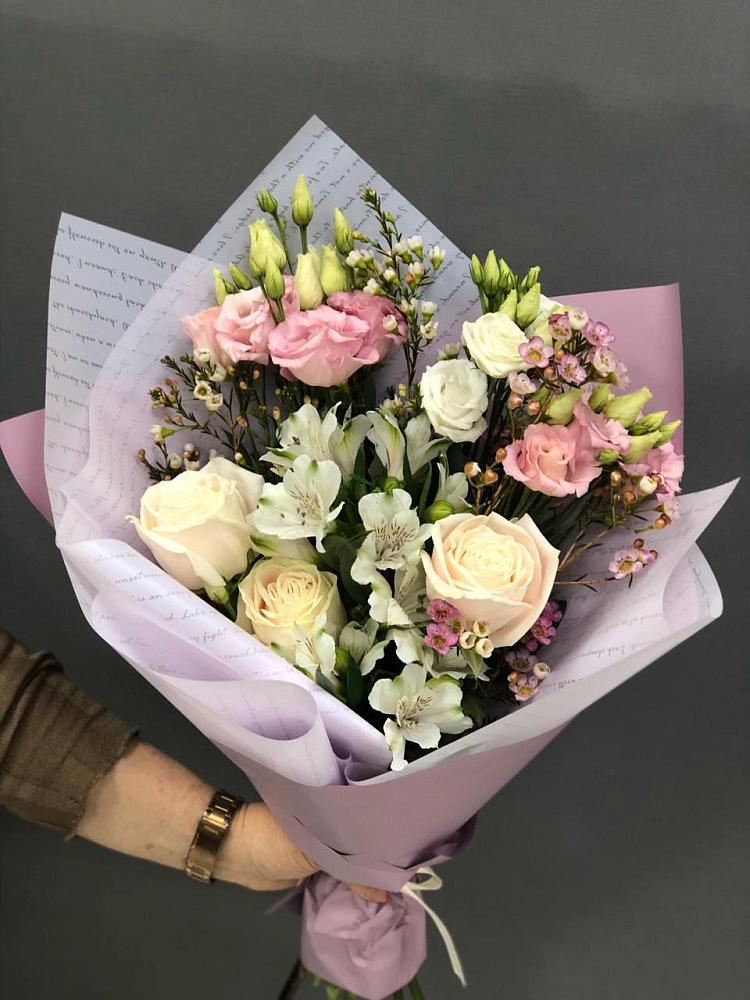 Букет цветов из: Альстромерии, Розы и Лизиантусы в Александровке Воронежской области