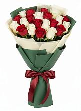 Букет Микс из красных и белых роз в Александровке Воронежской области