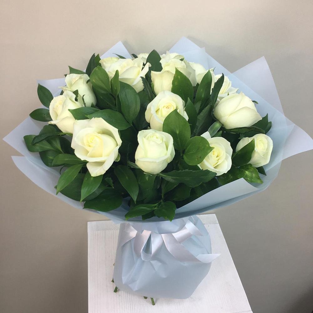 Букет 15 Белых роз Проуд в Александровке Воронежской области