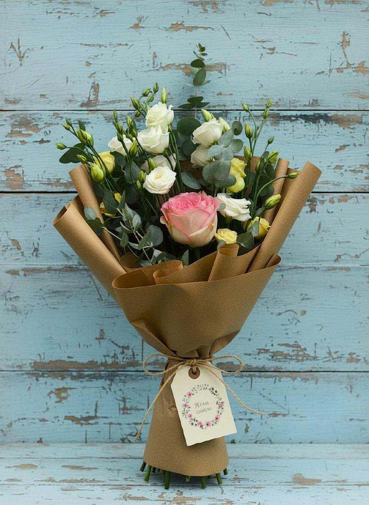 Букет цветов из: Розы и Лизиантусы в Александровке Воронежской области