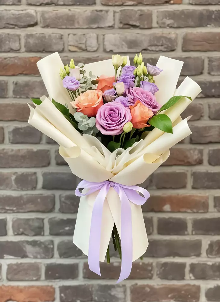 Букет цветов из: Лизиантусы и Розы в Александровке Воронежской области