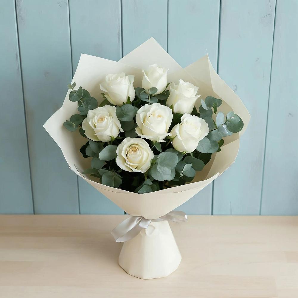 Букет Белые розы в Эвкалипте в Александровке Воронежской области