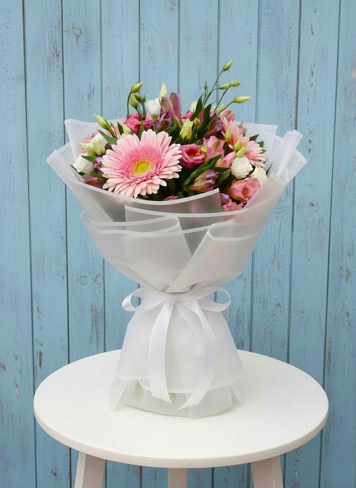 Букет цветов из: Герберы, Альстромерии и Лизиантусы в Александровке Воронежской области