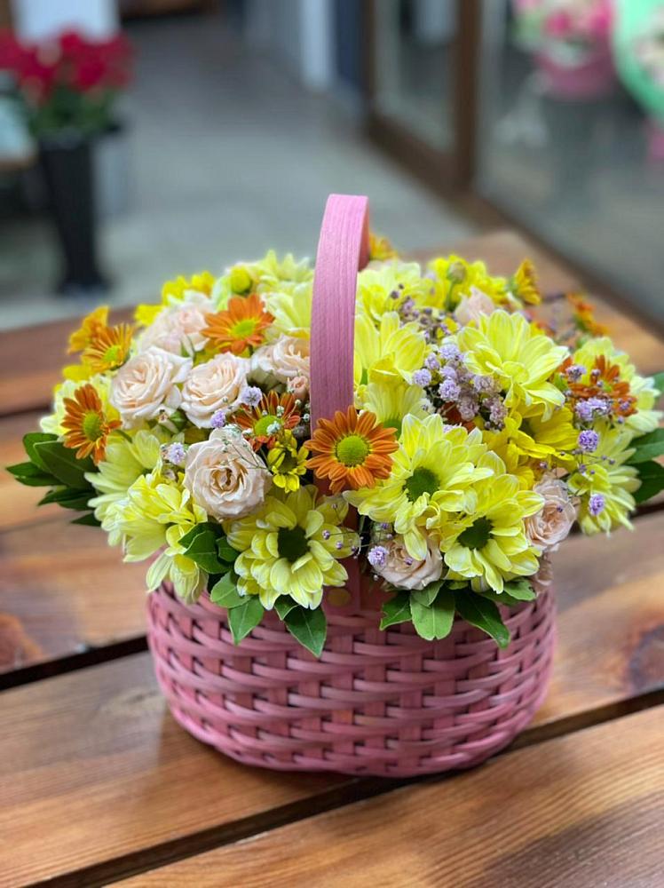 Цветочная композиция из Хризантемы и Розы в корзине в Александровке Воронежской области