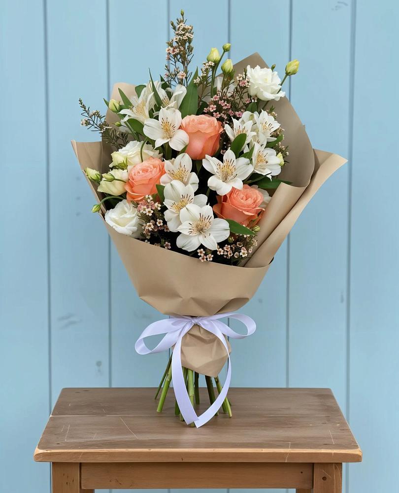 Букет цветов из: Альстромерии, Лизиантусы, Розы и Хризантемы в Александровке Воронежской области