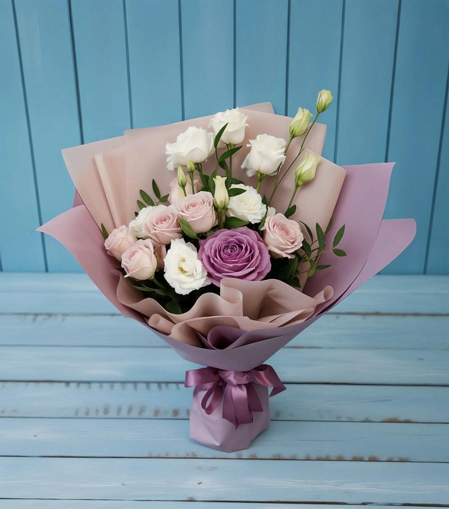 Букет цветов из: Розы и Лизиантусы в Александровке Воронежской области